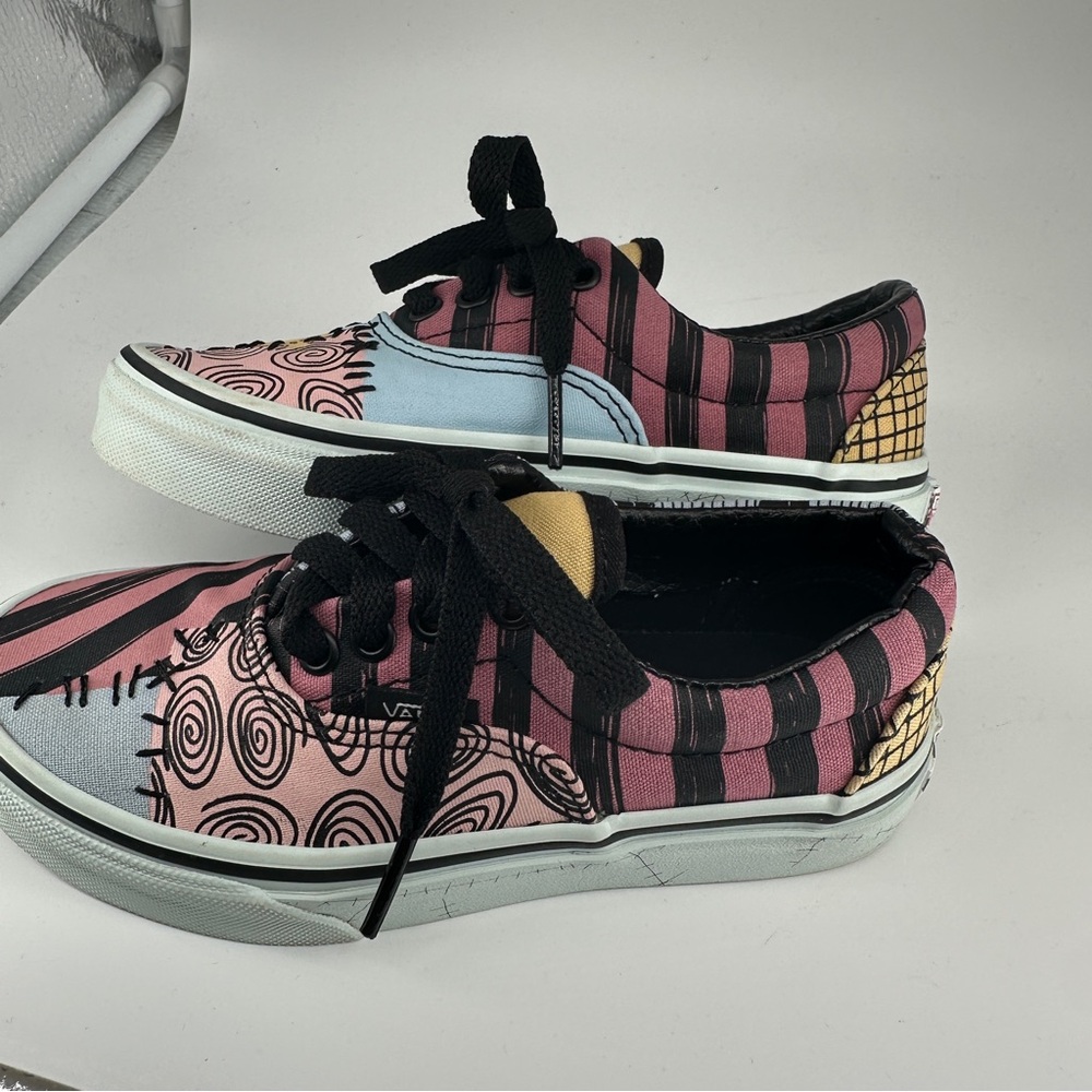 Vans Kids Sneakers ‘Nightmare Before Christmas’ Black, Pink, and Yellow Accents - Picture 4 of 12
